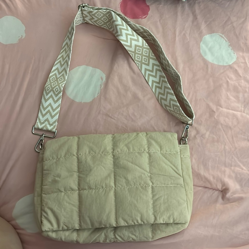 Cluci puffy handbag